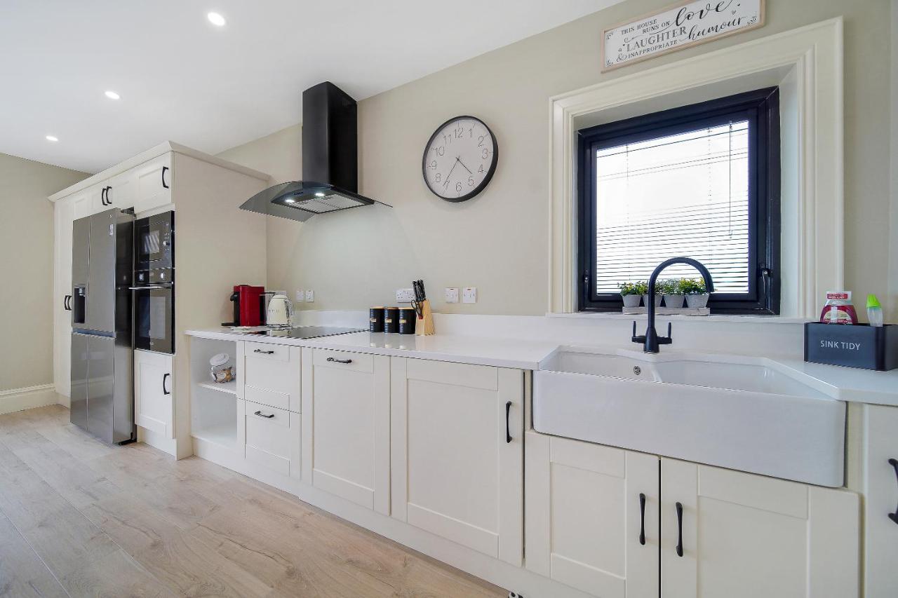 Seaview Lodge Apartment 'Sleeping 4 Guests' Rockstown Exteriér fotografie