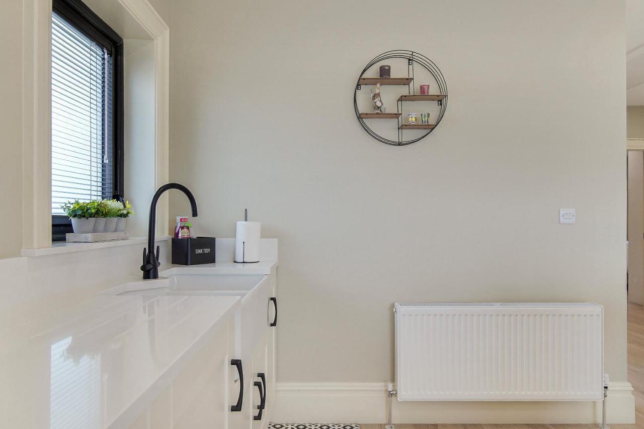 Seaview Lodge Apartment 'Sleeping 4 Guests' Rockstown Exteriér fotografie